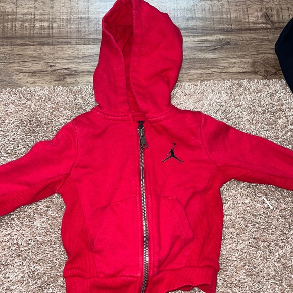 FIVE 12 month outfits JORDAN - Picture 7 of 10